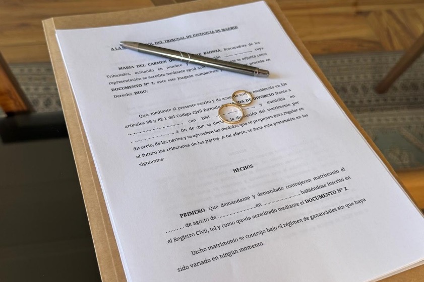 Convenio regulador de divorcio con dos alianzas